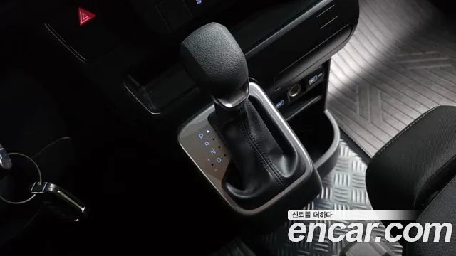 Hyundai Staria 2023 thumb 8