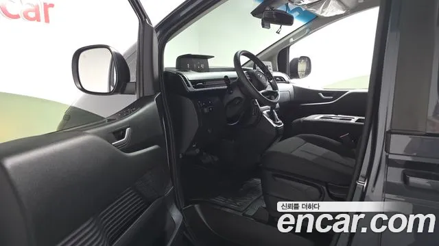 Hyundai Staria 2023 thumb 9