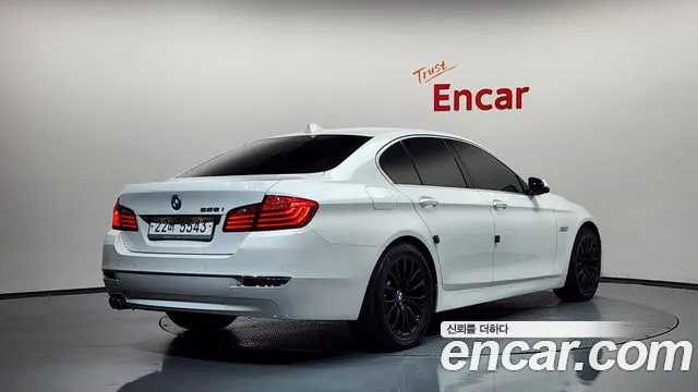 BMW 5-Series 2014 thumb 2