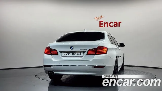 BMW 5-Series 2014 thumb 4