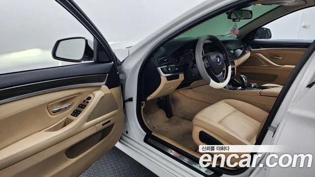 BMW 5-Series 2014 thumb 10
