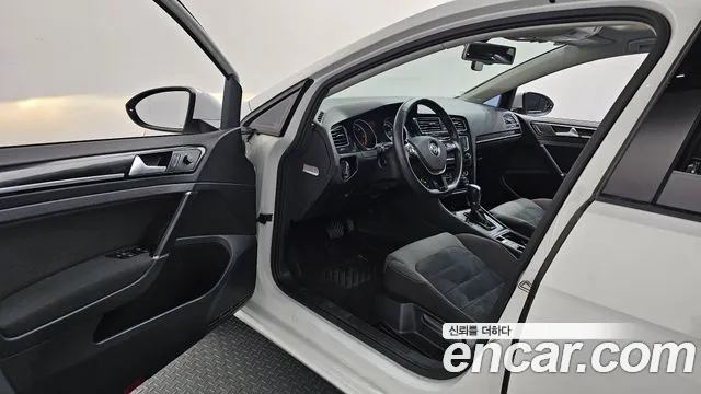 Volkswagen Golf Sportsvan 2013 thumb 10