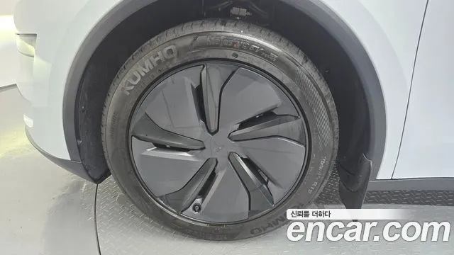 Tesla Model Y 2026 thumb 5