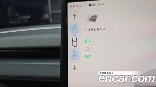 Tesla Model Y 2026 thumb 9