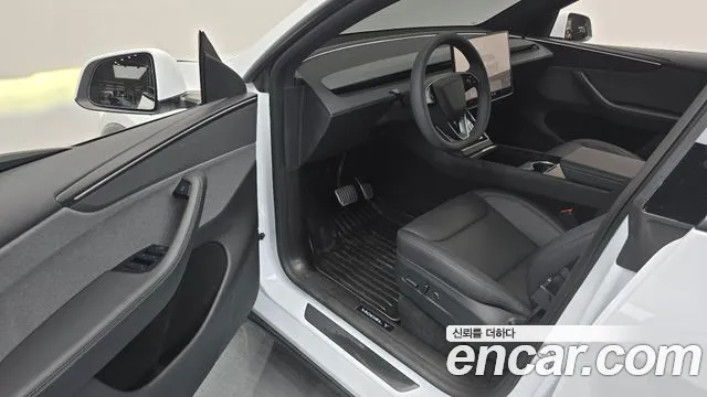 Tesla Model Y 2026 thumb 10