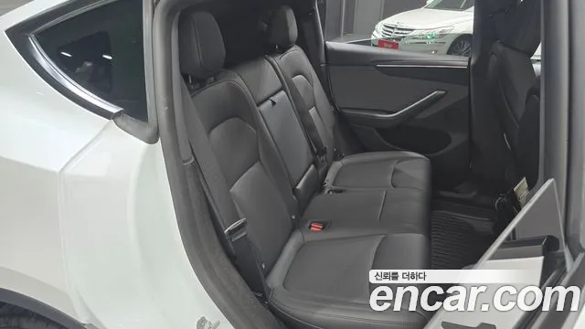 Tesla Model Y 2026 thumb 12