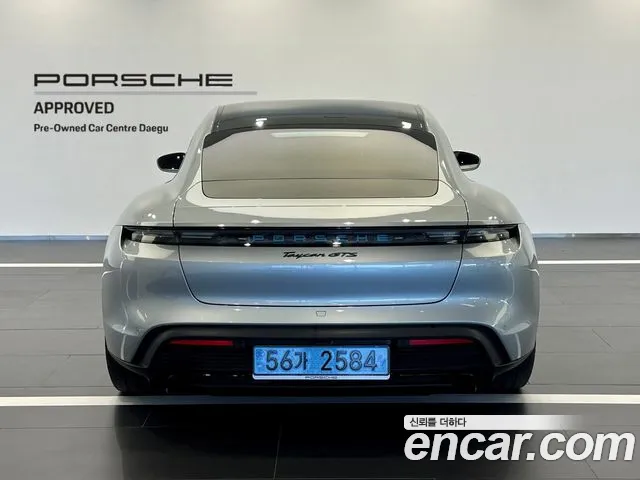 Porsche Taycan 2024 thumb 4