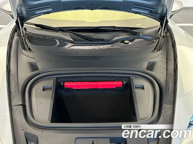 Porsche Taycan 2024 thumb 6