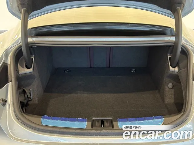 Porsche Taycan 2024 thumb 7