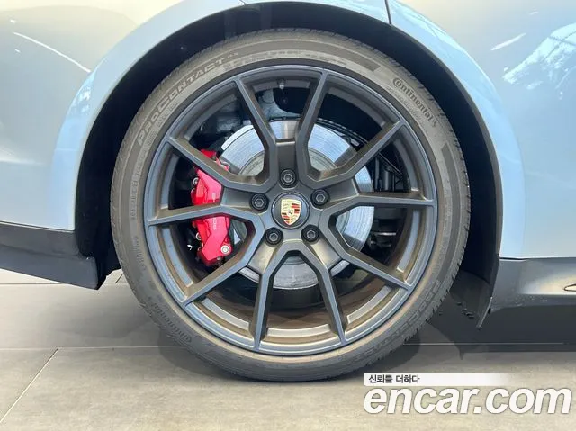 Porsche Taycan 2024 thumb 8