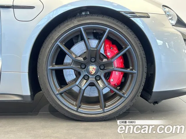 Porsche Taycan 2024 thumb 9