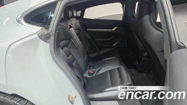 Porsche Taycan 2021 thumb 10
