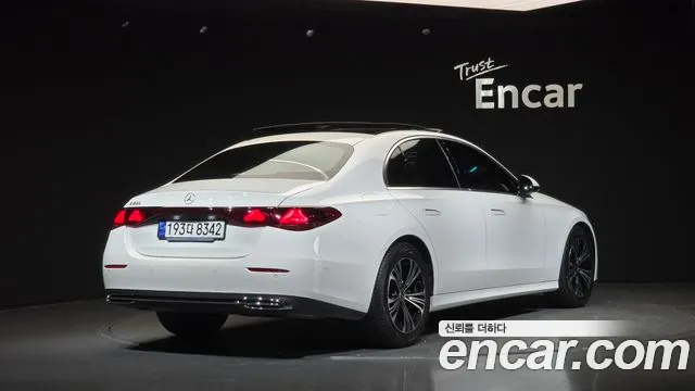 Mercedes-Benz E-Класс 2024 thumb 2