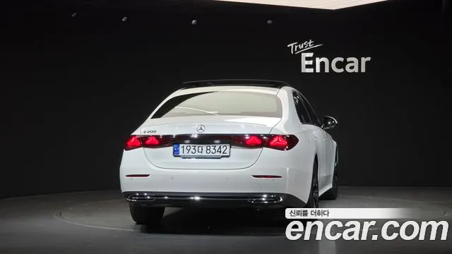Mercedes-Benz E-Класс 2024 thumb 4