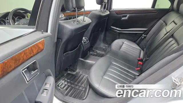 Mercedes-Benz E-Класс 2015 thumb 11