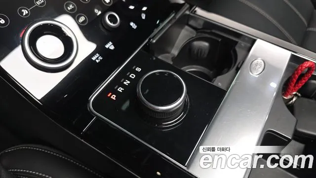 Land Rover Range Rover Velar 2019 thumb 9