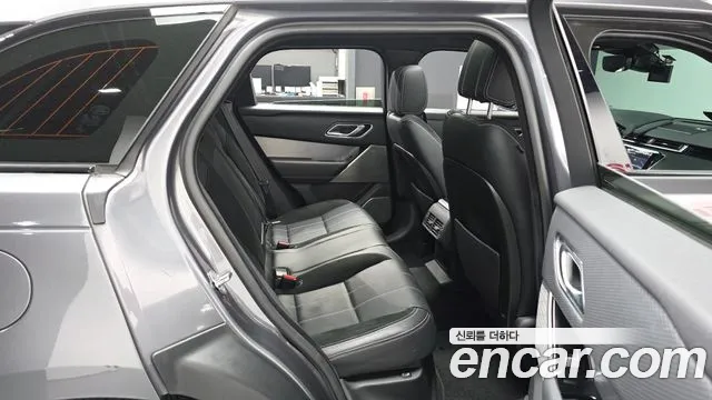 Land Rover Range Rover Velar 2019 thumb 12