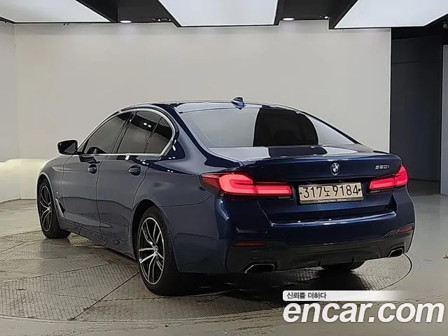 BMW 5-Series 2020 thumb 3