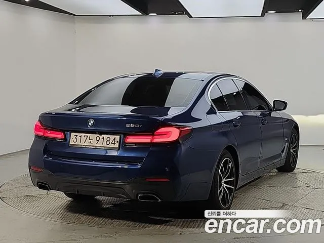 BMW 5-Series 2020 thumb 4
