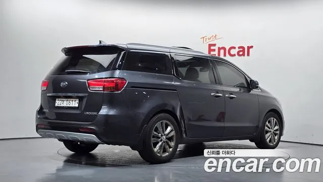 Kia Carnival 2016 thumb 2