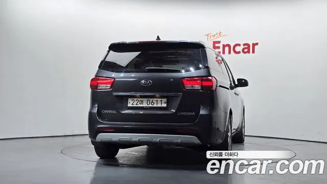 Kia Carnival 2016 thumb 4