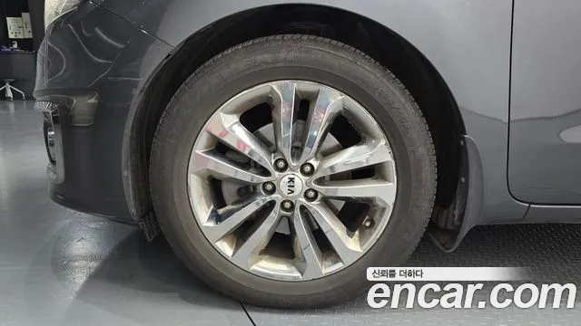 Kia Carnival 2016 thumb 5
