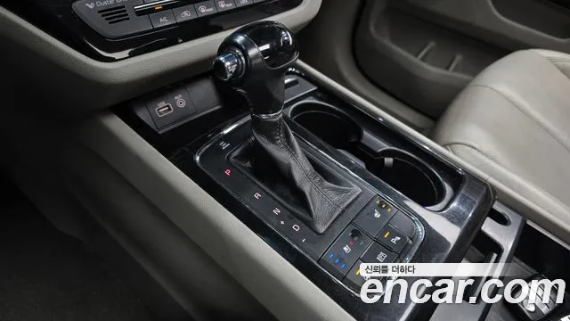 Kia Carnival 2016 thumb 9