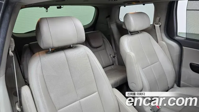 Kia Carnival 2016 thumb 11