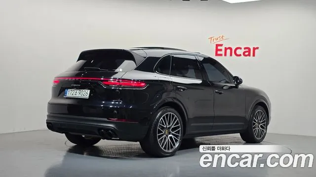 Porsche Cayenne 2021 thumb 2