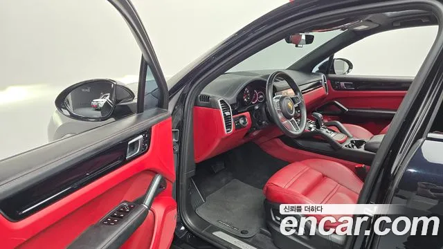 Porsche Cayenne 2021 thumb 10