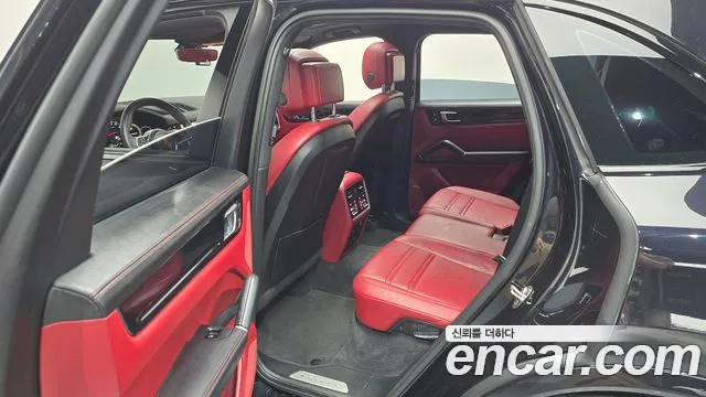 Porsche Cayenne 2021 thumb 11