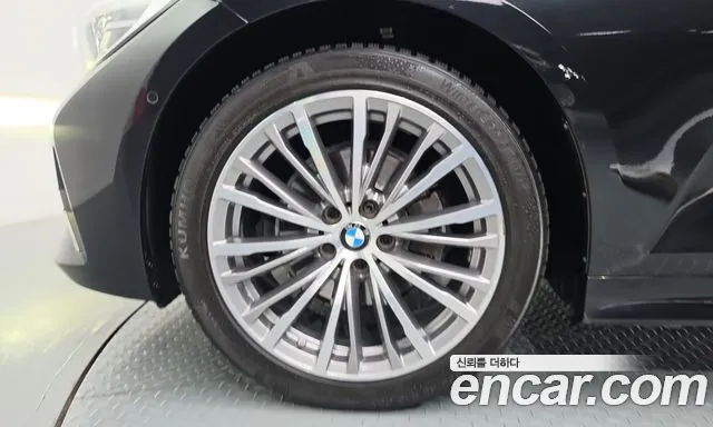 BMW 3-Series 2022 thumb 5