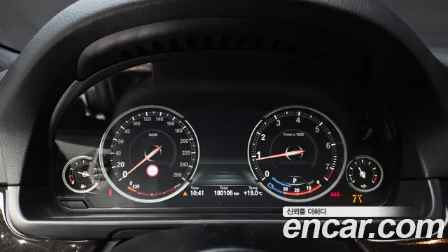 BMW 5-Series 2016 thumb 8