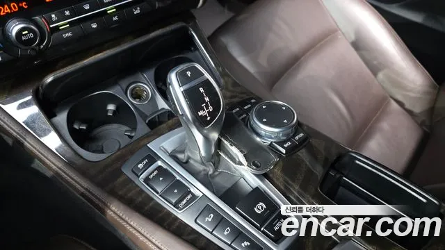 BMW 5-Series 2016 thumb 9