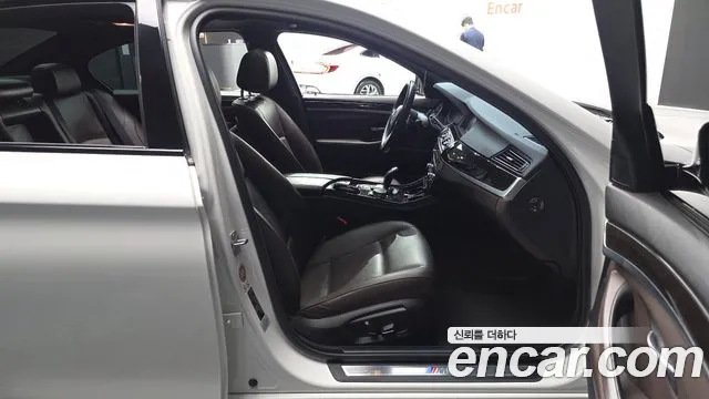 BMW 5-Series 2016 thumb 10