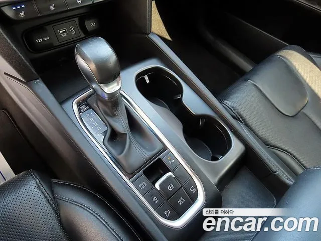 Hyundai Santa Fe 2018 thumb 9