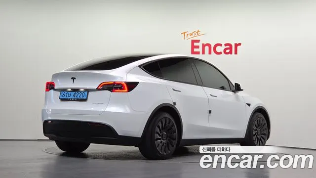 Tesla Model Y 2021 thumb 2