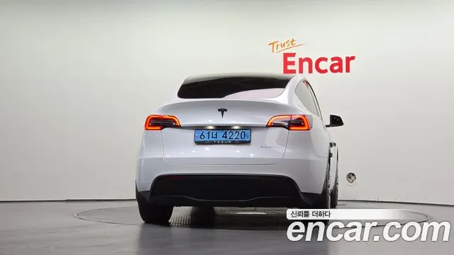 Tesla Model Y 2021 thumb 4
