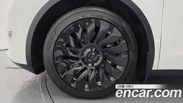 Tesla Model Y 2021 thumb 5