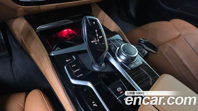 BMW 5-Series 2022 thumb 9