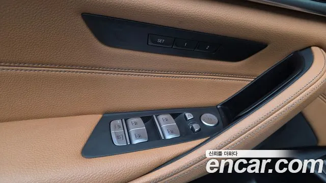 BMW 5-Series 2022 thumb 11