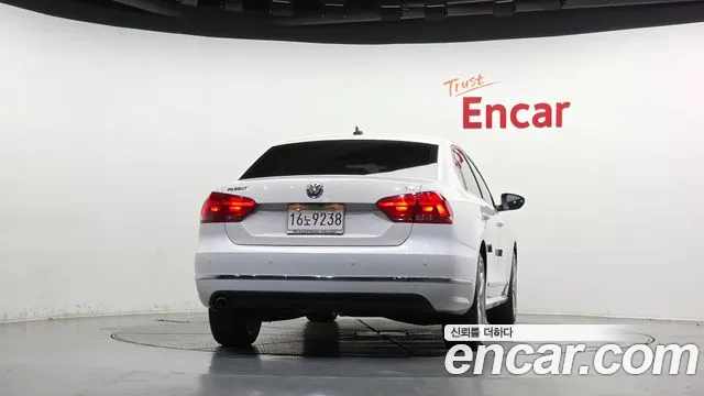Volkswagen Passat (North America and China) 2013 thumb 4