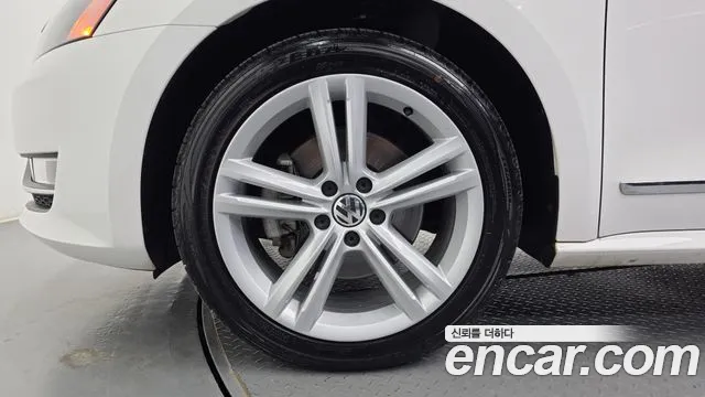 Volkswagen Passat (North America and China) 2013 thumb 5