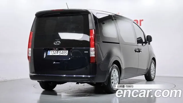 Hyundai Staria 2024 thumb 2
