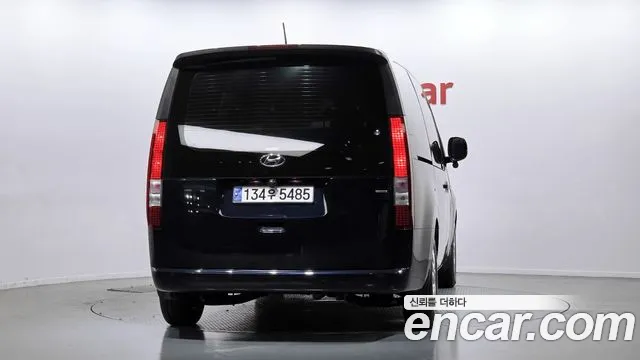 Hyundai Staria 2024 thumb 4