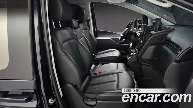 Hyundai Staria 2024 thumb 11