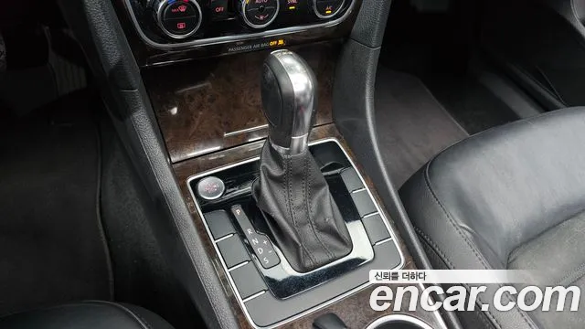 Volkswagen Passat (North America and China) 2014 thumb 9