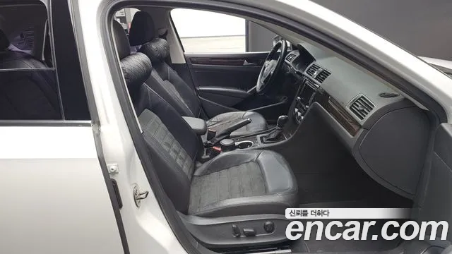 Volkswagen Passat (North America and China) 2014 thumb 10