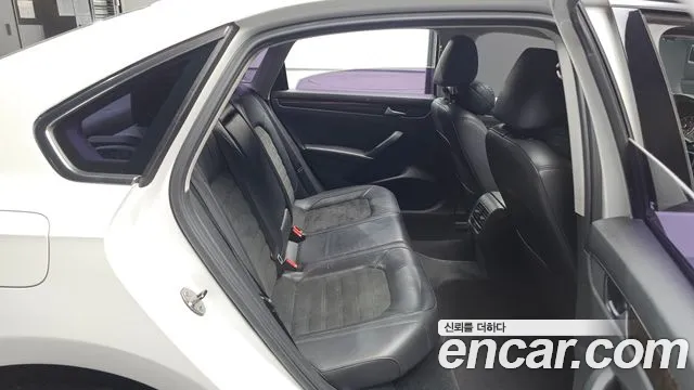 Volkswagen Passat (North America and China) 2014 thumb 11
