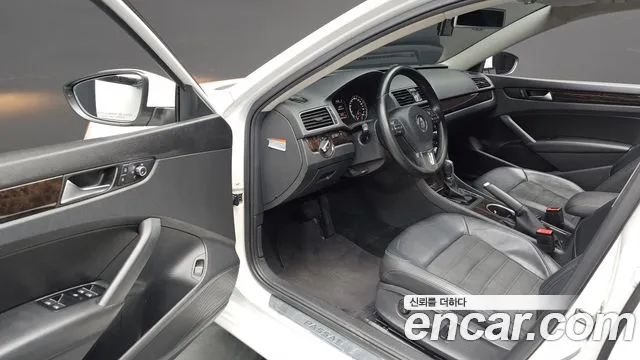 Volkswagen Passat (North America and China) 2014 thumb 12
